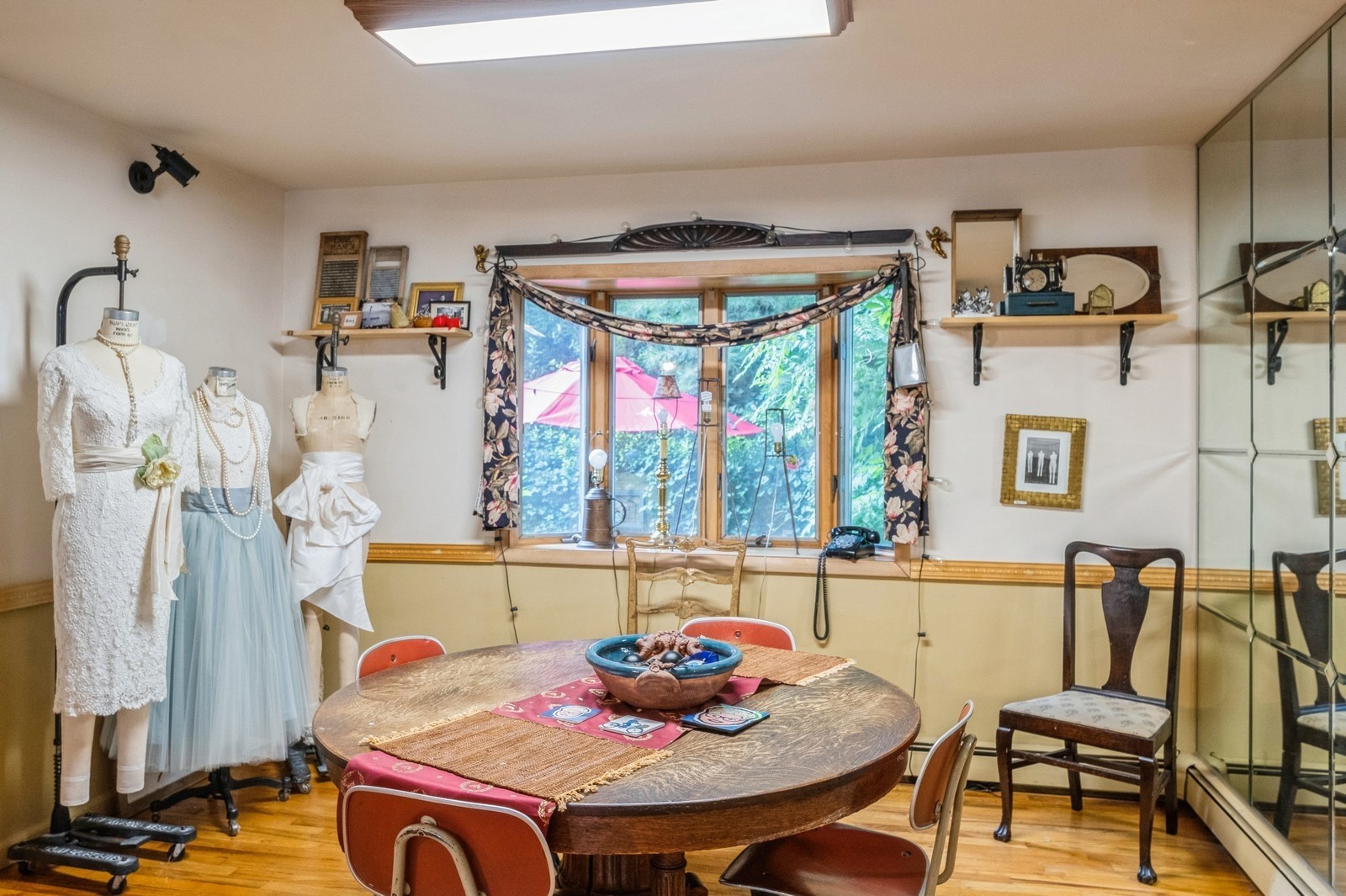 13_190CowNeckRd_2028_DiningRoom_Large