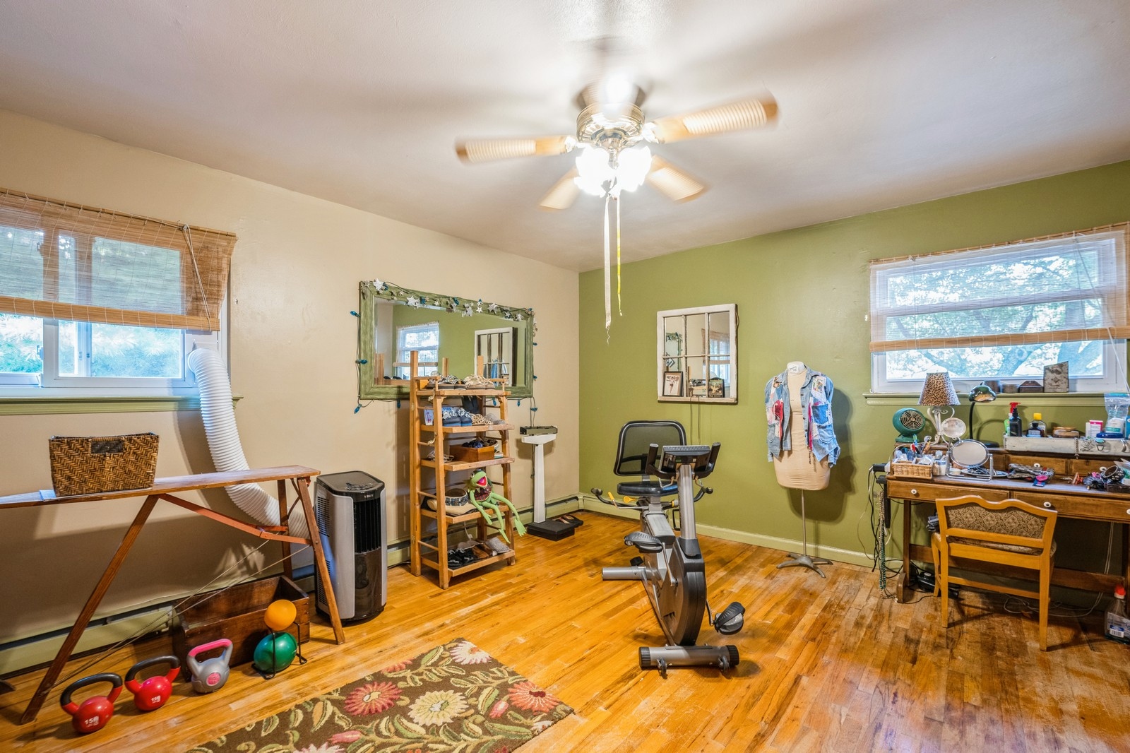 22_190CowNeckRd_2040_ThirdBedroom_Large